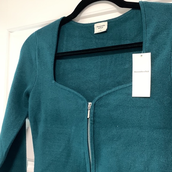 NWT Zip Slim Long Sleeve Top, Abercrombie - Picture 2 of 6